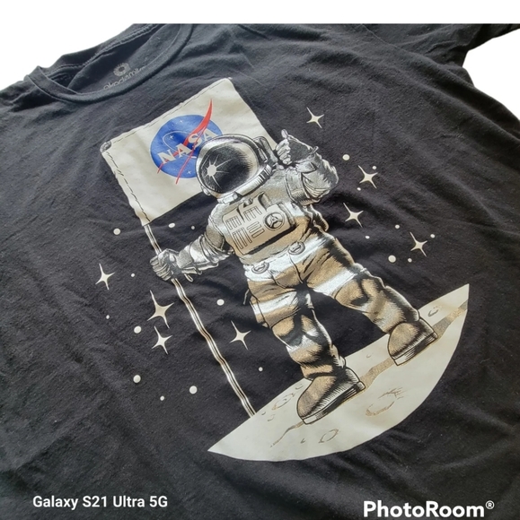Akademiks NASA Astronaut Moon Landing Men’s Graphic T-Shirt Black Size XL - Picture 3 of 5